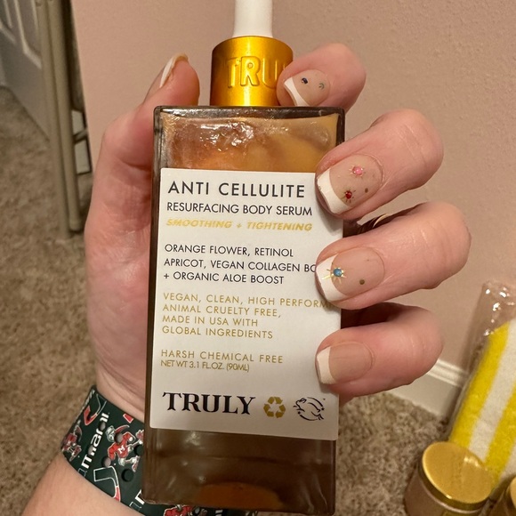 Truly Beauty Gift Set ~ Brand New never opened. Have in time for Christmas! - Picture 4 of 4